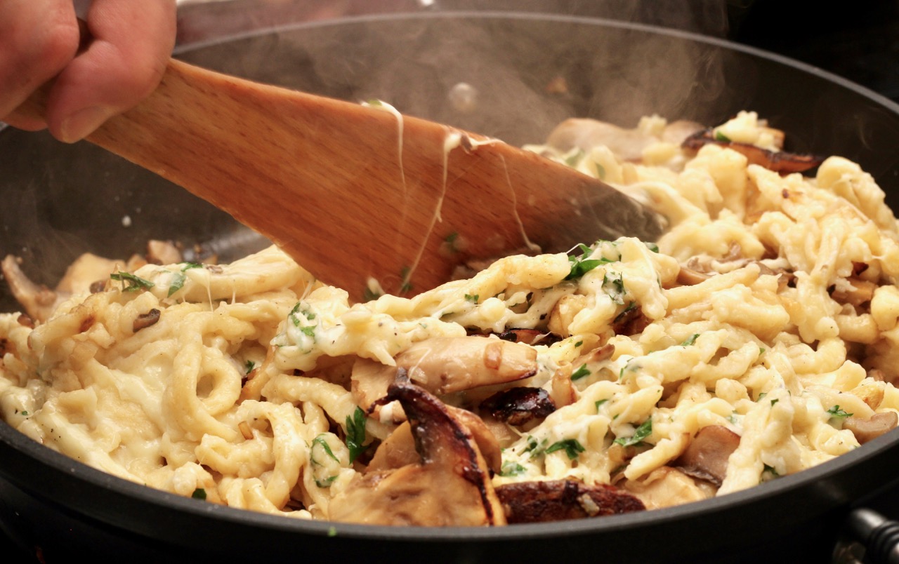 Wirtshausfuehrer – Kochen wie der Wirt – Spätzle mit Champignons – Alte Burg – Gmünd – 9