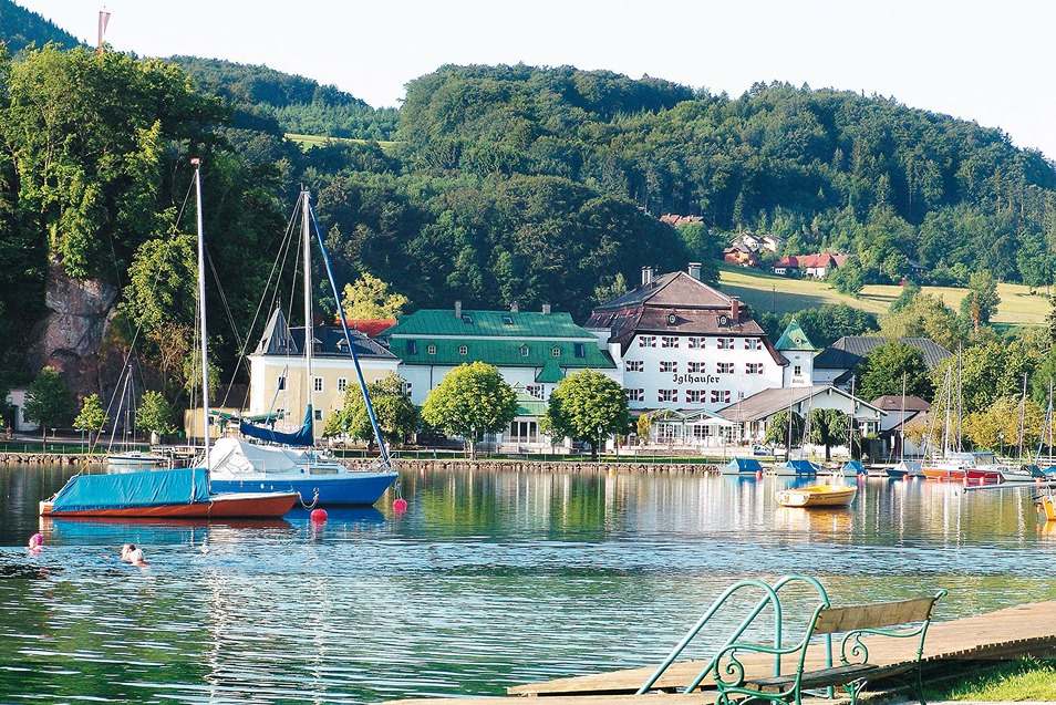 Iglhauser &ndash;&nbsp;idyllisches Schloss direkt am Mattsee